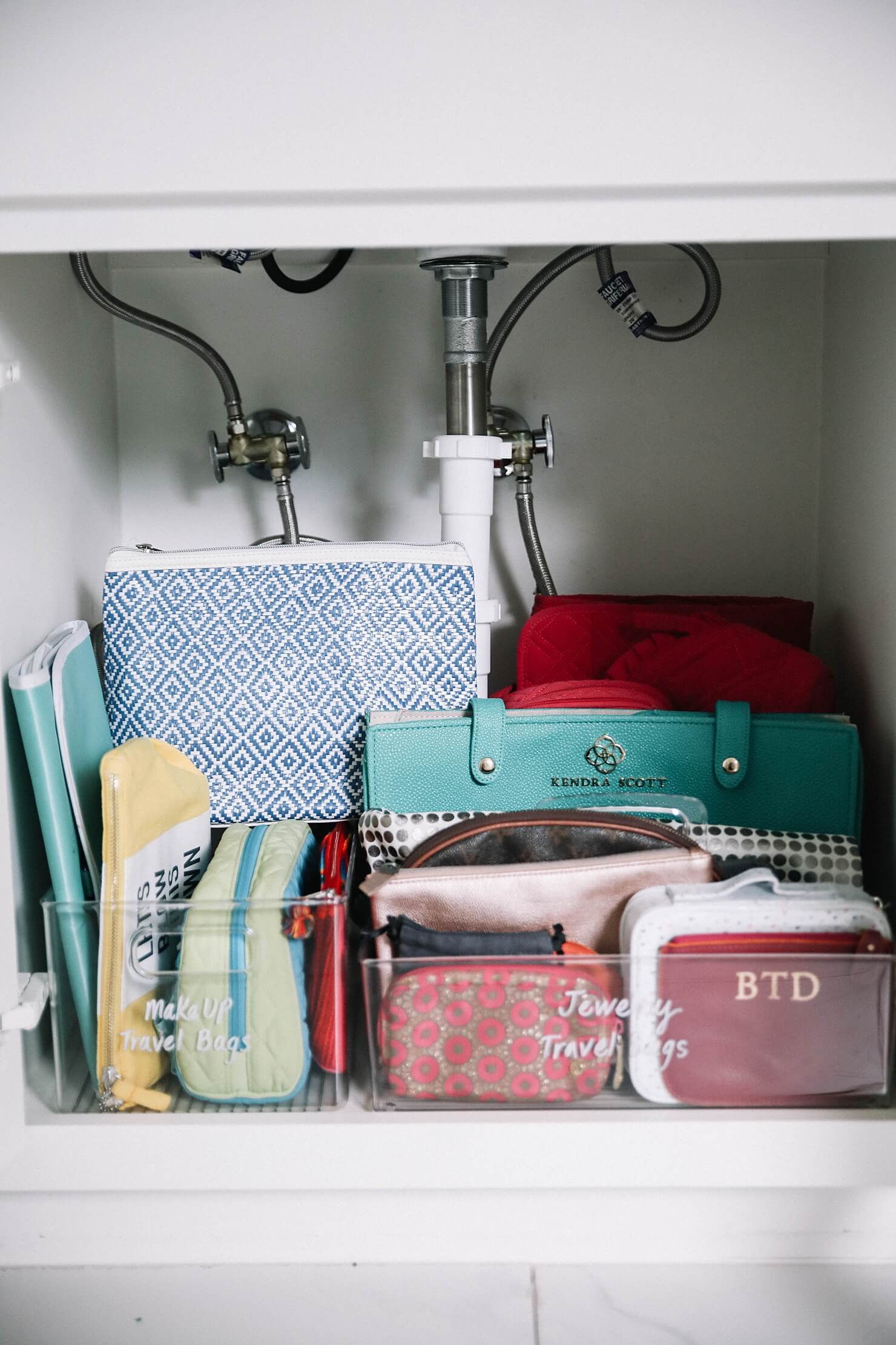 how to organize your bathroom // bathroom organization reveal