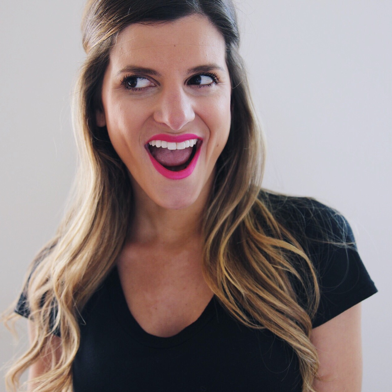 brightontheday wearing too faced melted fuscia lipstick