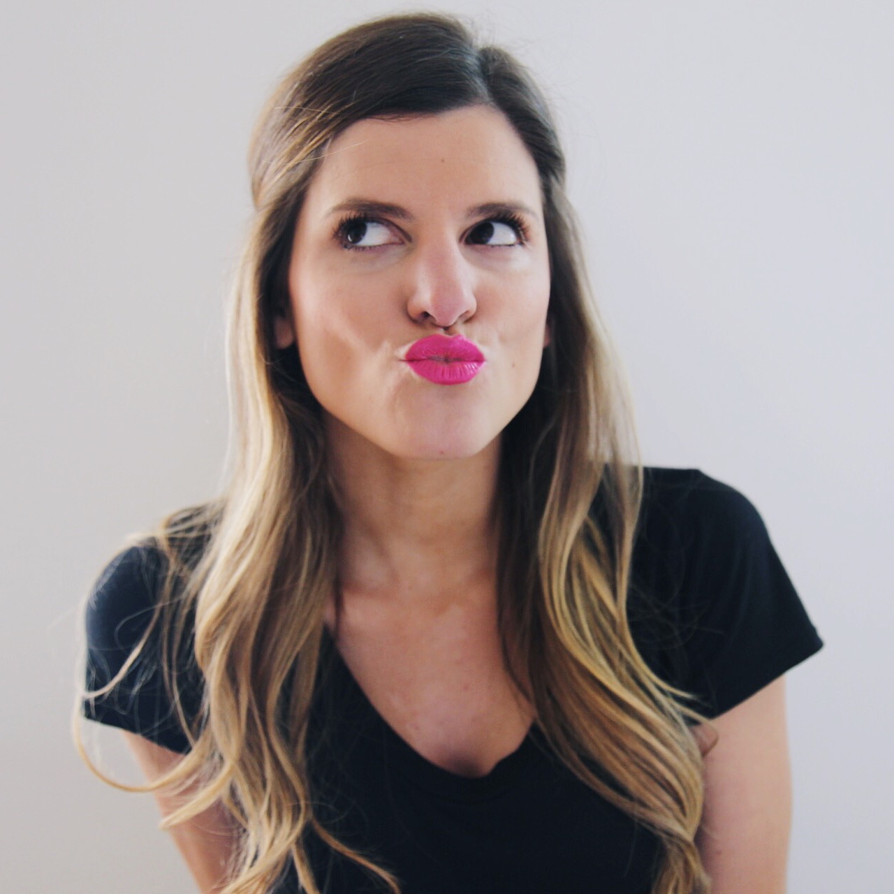 brightontheday wearing too faced melted fuscia lipstick